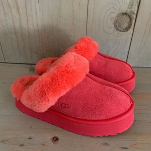 - UGG DISQUETTE HIBISCUS PINK PLATFORM SLIPPERS NEW